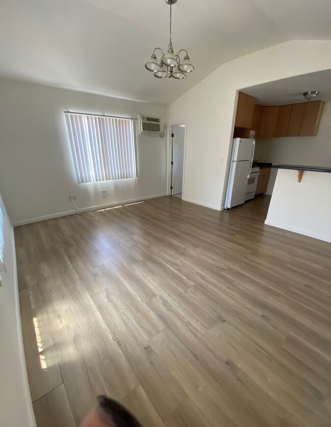 Living room - 1168 Justin Ave