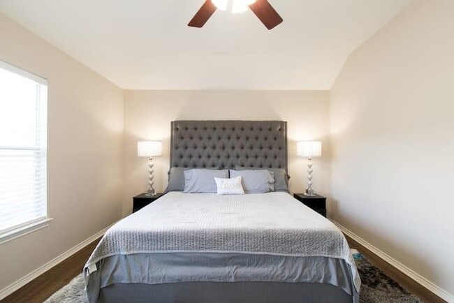 Building Photo - 2707 Woodridge Manor Dr