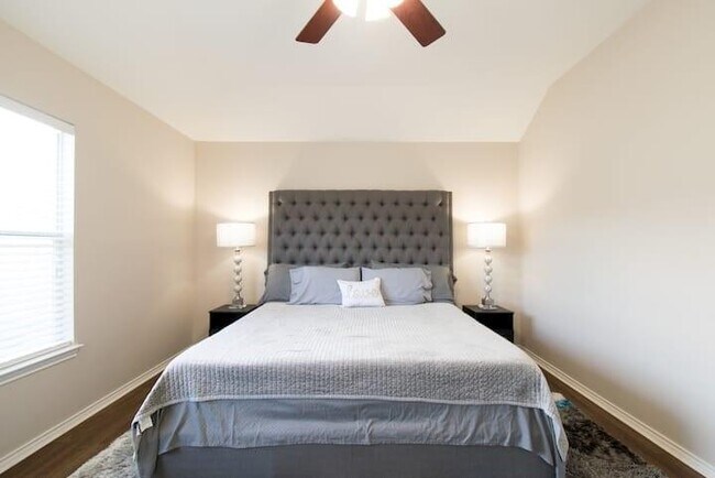 Foto del edificio - 2707 Woodridge Manor Dr