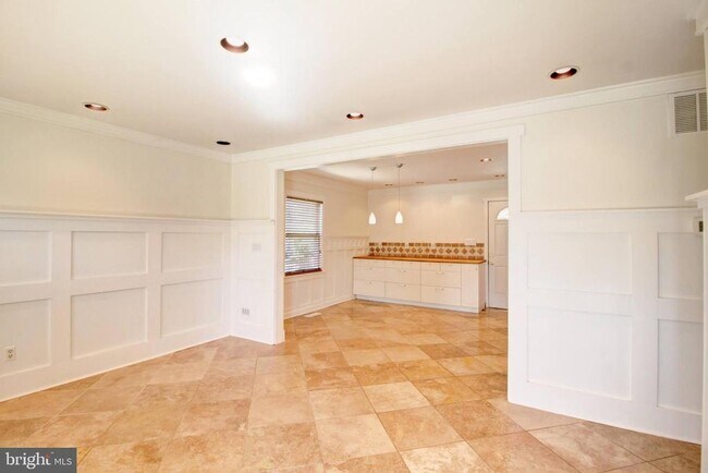 Building Photo - 435 Carrollton Dr