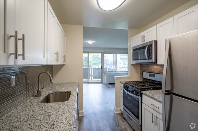 Kitchen - Premier at Cherry Hill