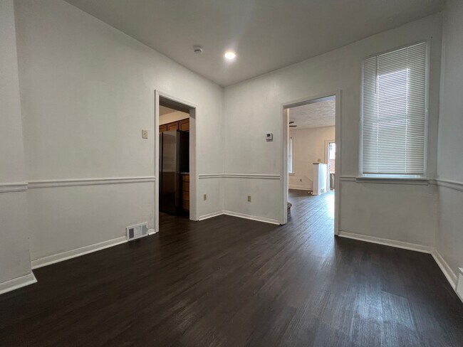 Building Photo - Charming and Updated 3BR Home For Rent in Pittsburgh's Elliot Neighborhood