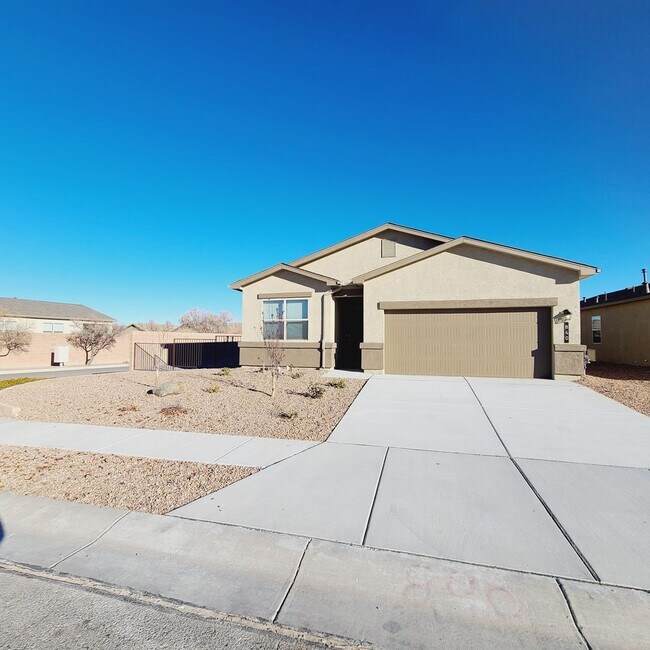 Foto del edificio - 4 bed 2 bath Energy Efficient Home! MOVE I...