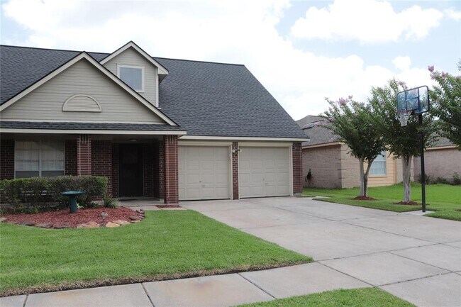 Building Photo - 10905 W Dogwood Dr