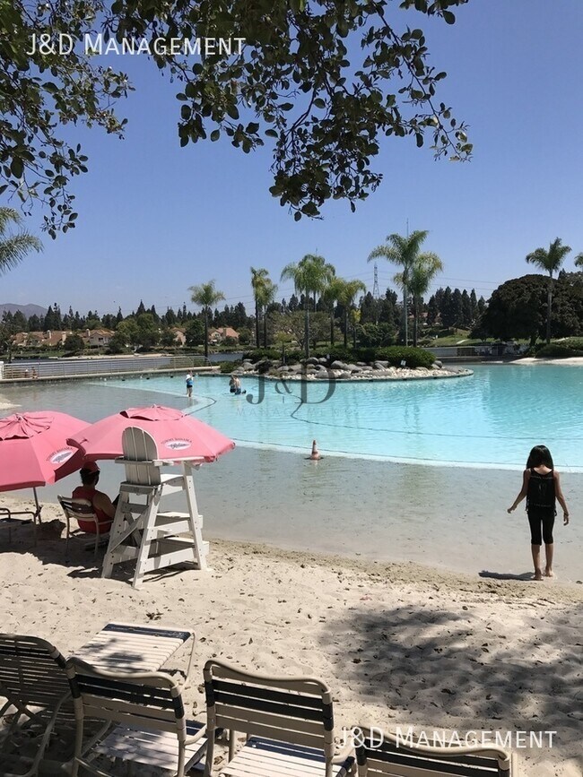 Building Photo - 2063 Lakeridge Cir