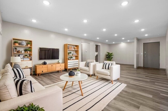 Building Photo - StoneGate Apartments