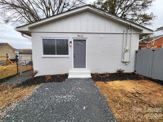 Foto del edificio - 96 1/2 Elm St