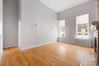 Building Photo - 466 W 23 St