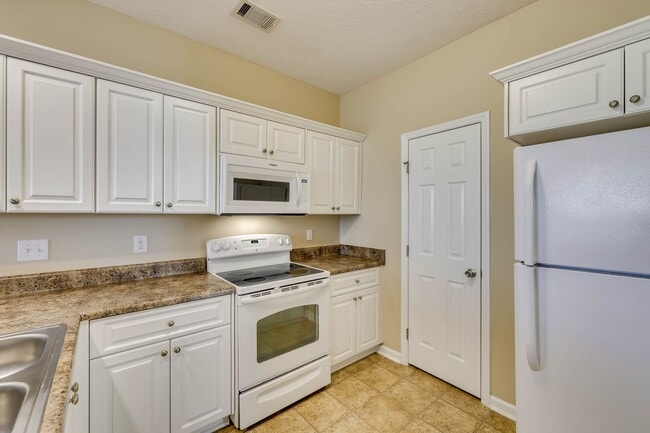 Interior Photo - Grovetown Crossing
