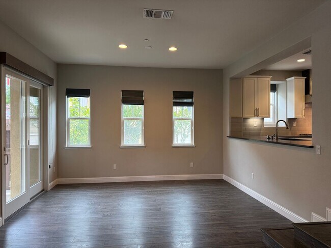 Building Photo - 64 Persimmon Walk