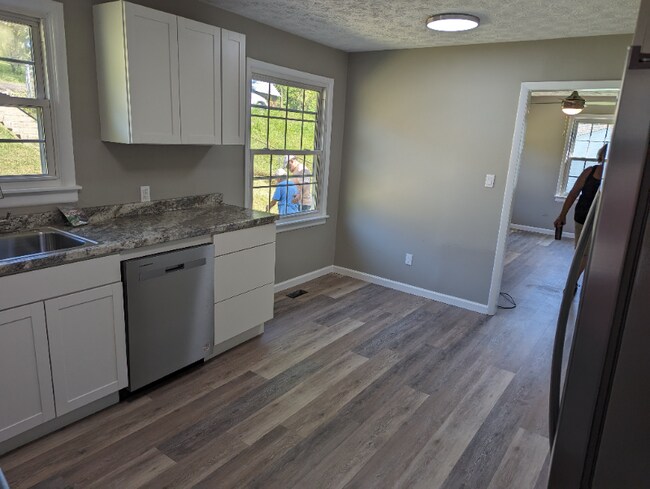 Building Photo - 1114 Irene Ave