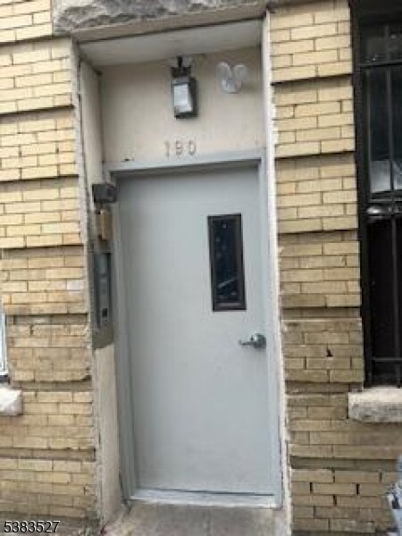 Primary Photo - 104 President St