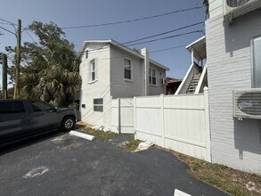 Building Photo - 711 18th Ave S