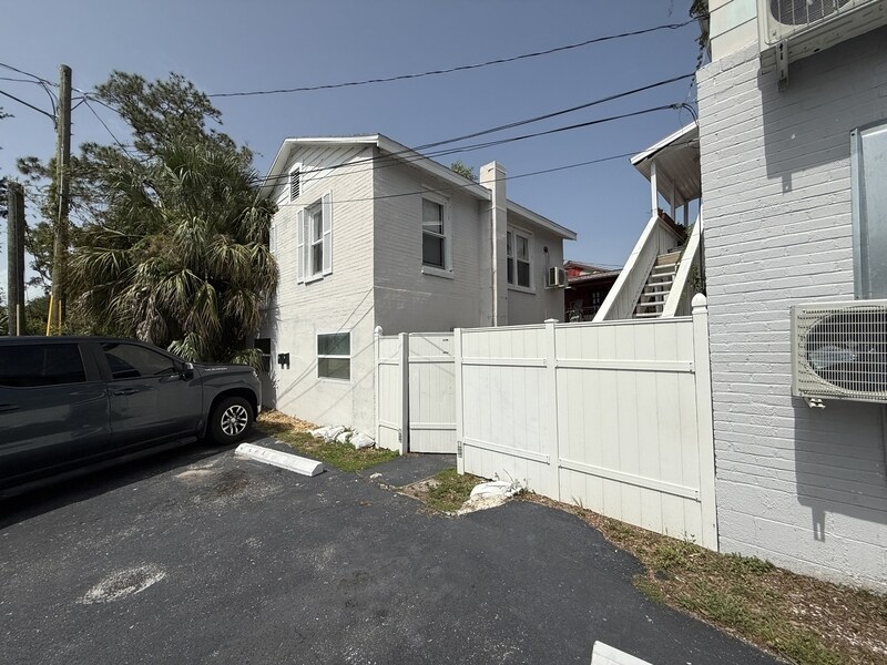 Foto principal - 711 18th Ave S