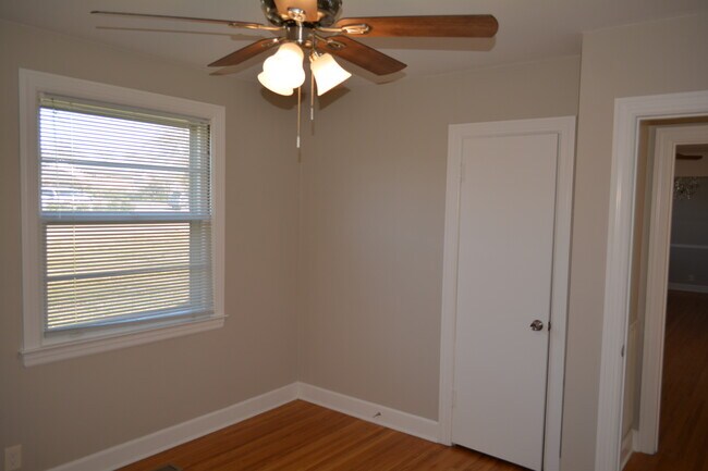 Building Photo - 2807 Emery Dr