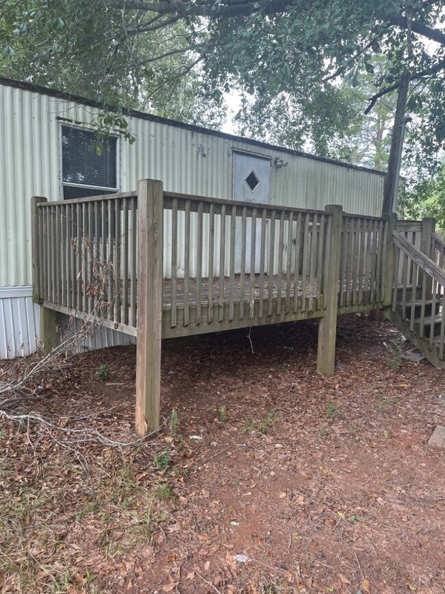 Building Photo - Mobile Home near Broadway Lake