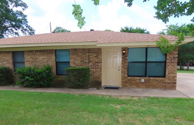 Building Photo - Whitehouse ISD - 2 Bedroom, 1 Bath Duplex ...