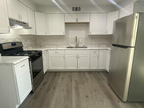 Building Photo - 1302 N 48th Pl
