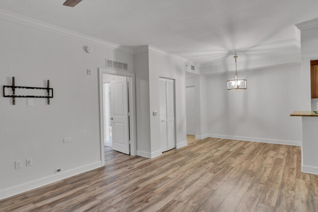 Foto del edificio - 1660 Renaissance Commons Blvd