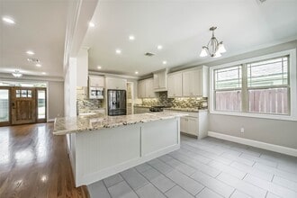 Building Photo - 1317 Chantilly Ln