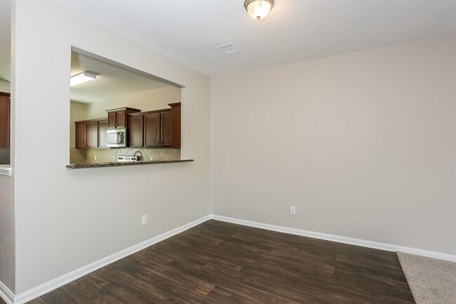 Building Photo - 15939 Newport Pl