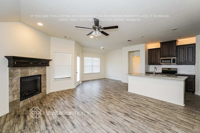 Building Photo - 353 Paloma St