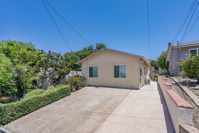 Building Photo - 162 Beech Rd