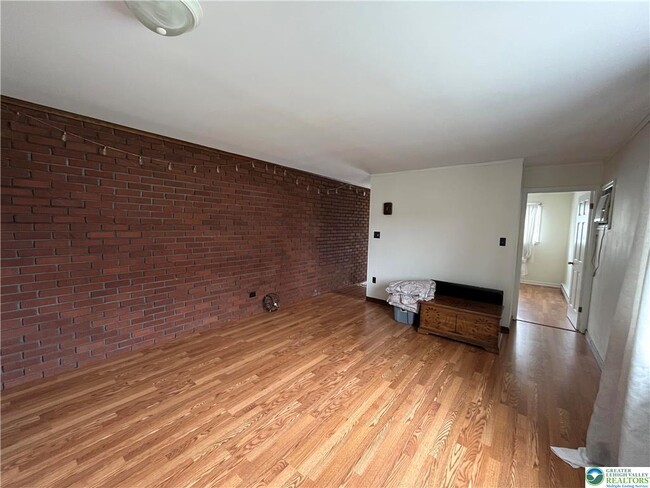 Building Photo - 571 S 3rd St