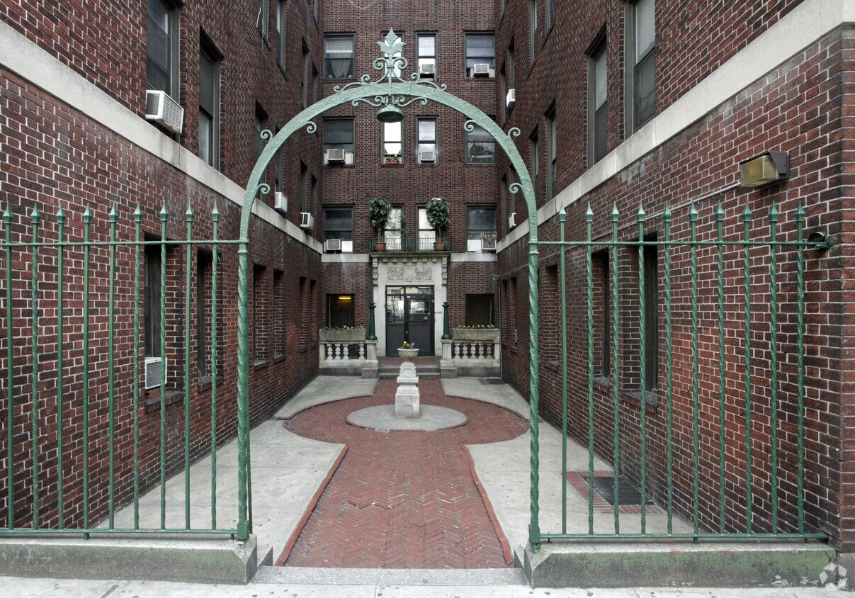 Foto del edificio - 555 W 184th St