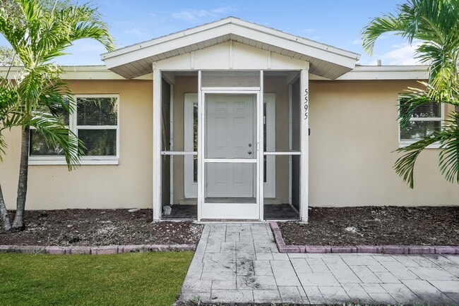 Building Photo - 5595 Sunrise Dr