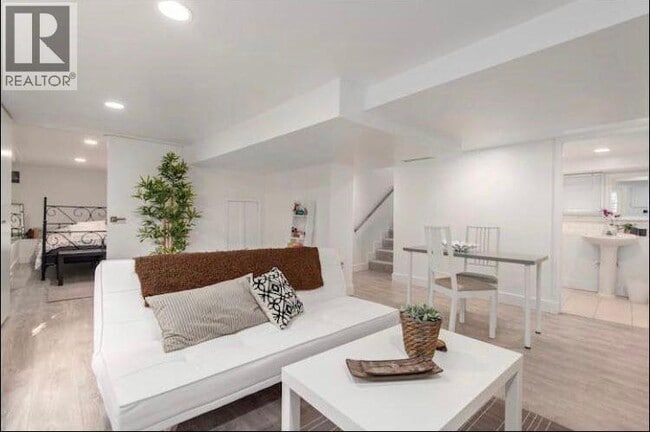 Photo du bâtiment - 1541 Maple St