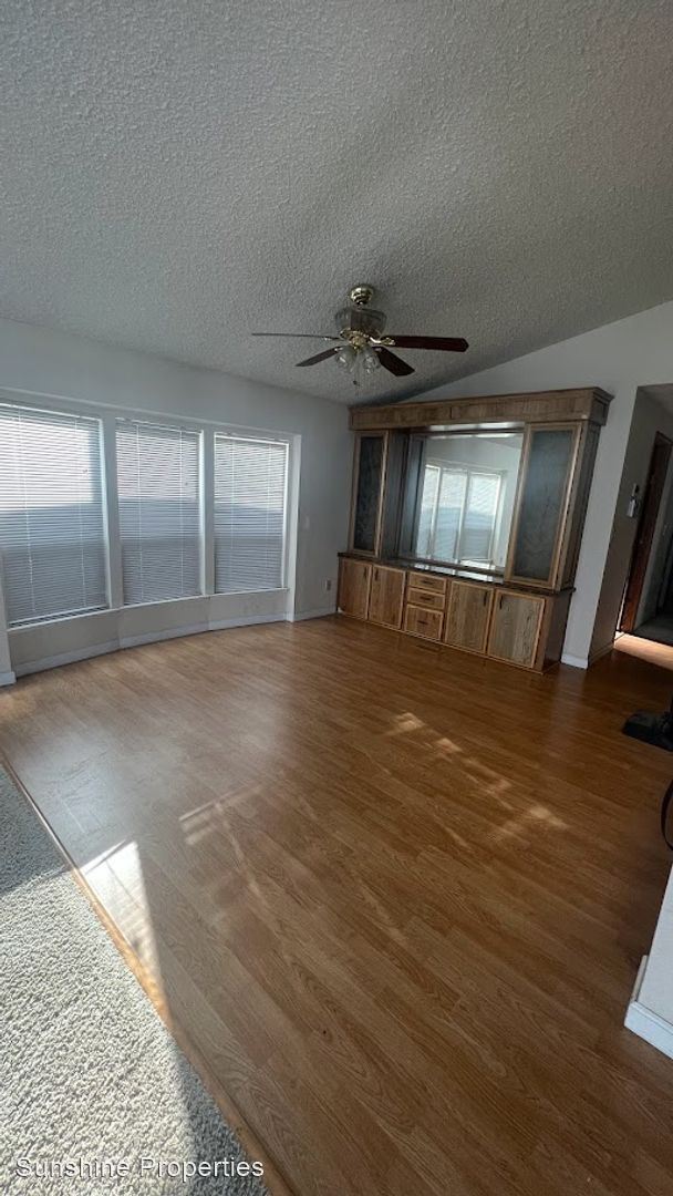 Building Photo - 2 br, 2 bath House - 273 Rock River Dr.