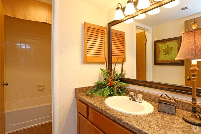 Baño para invitados - The Pointe Apartments