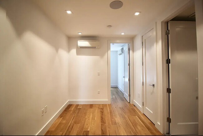 Foto del edificio - 223 E 93rd St