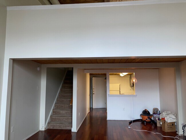 Building Photo - 870 N 28th St