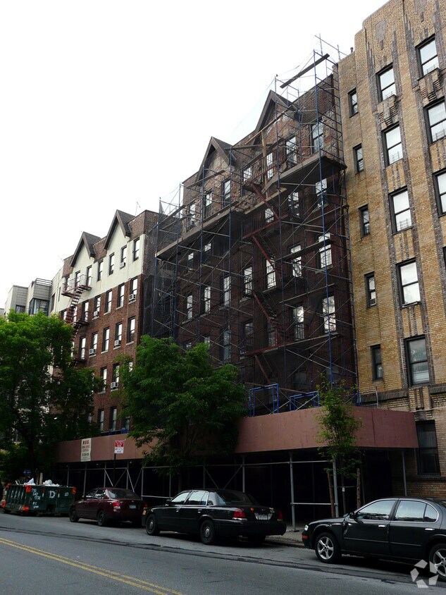 Foto del edificio - 66 W Gun Hill Rd