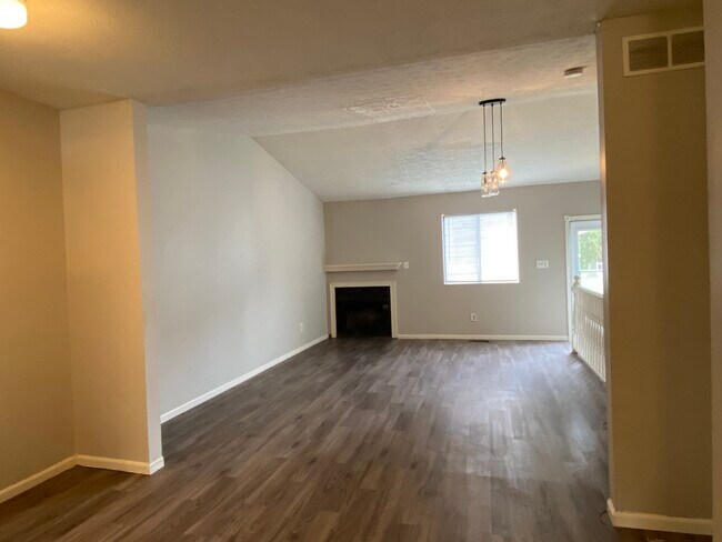 Foto del edificio - 103 Elkins Ln