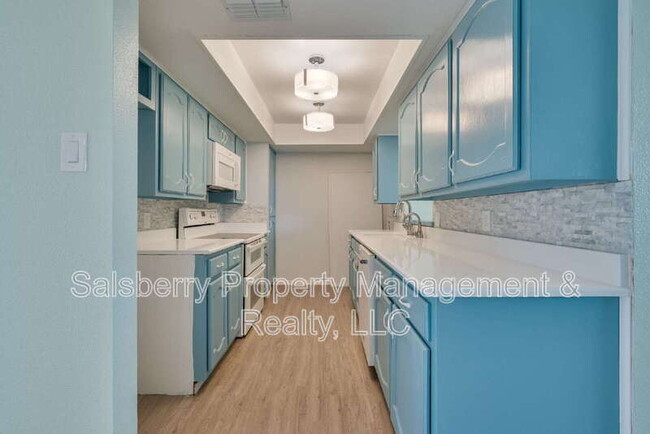 Building Photo - 8511 Westover Ct