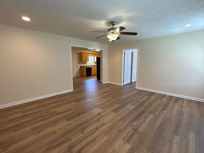 Foto del edificio - Charming 3 Bedroom Home with Large Yard