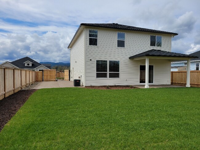 Building Photo - 394 NW Coast Mountain Dr