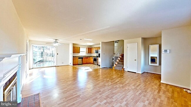 Building Photo - 1327 Mayflower Dr