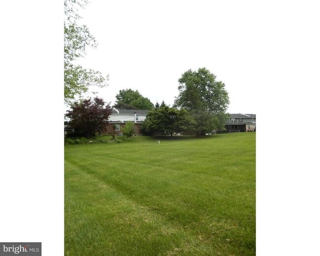 Building Photo - 523 Merioneth Dr