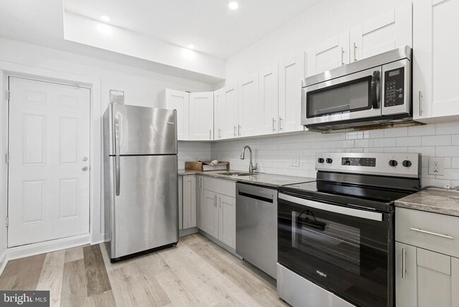 Foto del edificio - 2150 N Franklin St