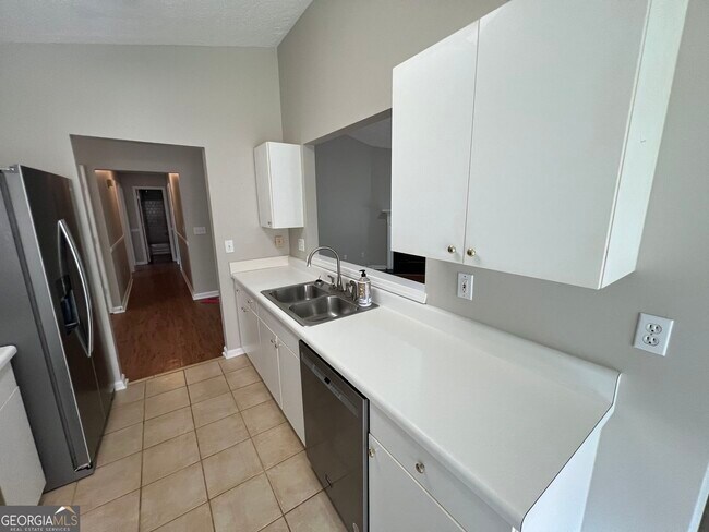 Building Photo - 3770 Oak Park Dr