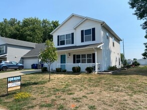 Building Photo - 400 20th St N