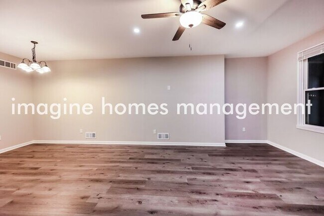 Building Photo - Beautiful 4 Bed 1.5 Bath in Garfield!