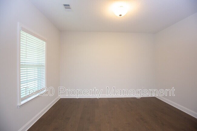 Foto del edificio - 7794 Garrett Rd