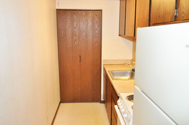 Foto del edificio - 859 Logan Ave NW