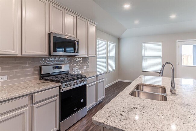 Foto del edificio - 416 Ronda Rd