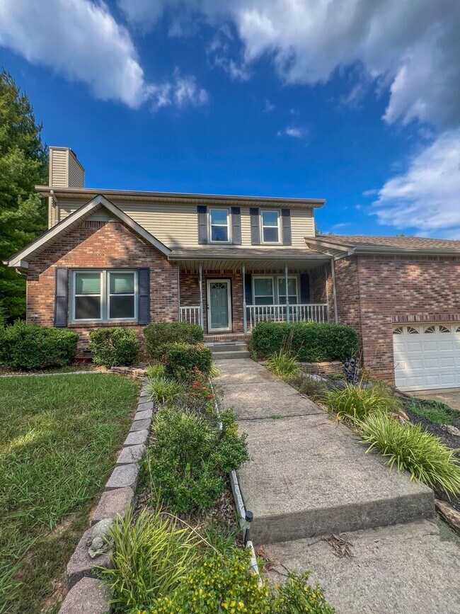 Foto del edificio - Gorgeous Single-Family Home! Large Deck, B...